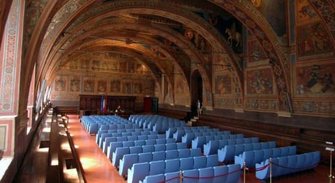 La mairie de Pérouse : cœur administratif entre histoire et présent