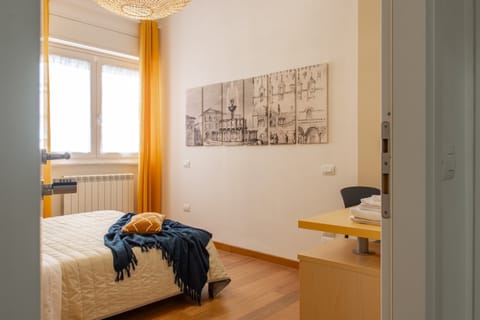 Sand Yellow Room 1